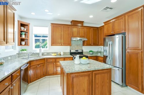 330 Belshaw Dr, Milpitas CA 95035-5472 exterior