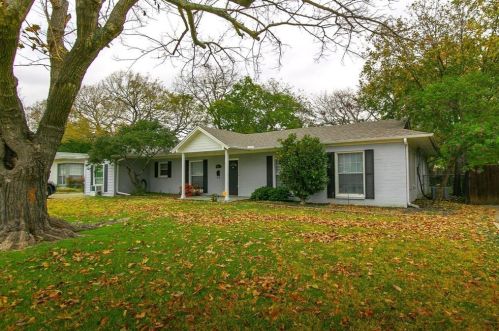 3652 Shelby Dr, Fort Worth, TX 76109-2731