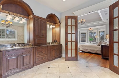 6403 Garfield Ave, Willowbrook IL  60527-5237 exterior