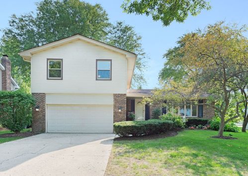 909 Stonehenge Ct, Naperville, IL 60563-2119