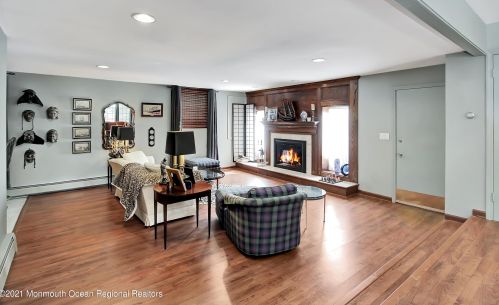 9 Fox Hill Rd, Middletown NJ exterior