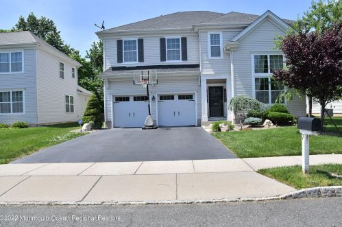 7 Lily Ln, Piscataway, NJ 08854-6671