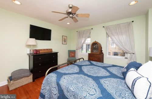 1015 4 St, Philadelphia PA 19147-4106 exterior