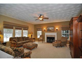 50 Cohasset Ln, Cranston, RI 02921-1362