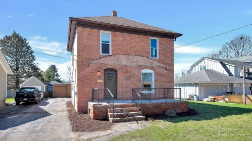 417 Highland Ave, Bull Valley, IL 60014-5620