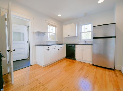 31 Wolcott St, Portland ME  04102-2026 exterior