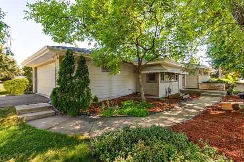 3990 Grand Ave, Gurnee, IL 60031-2844