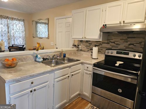 3237 Pawnee Dr, Rex GA 30273-1072 exterior