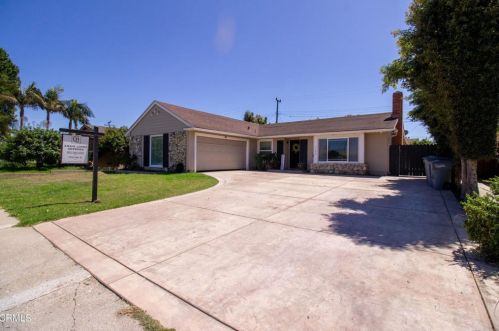 1300 Bluebell St, Oxnard, CA 93036-2818