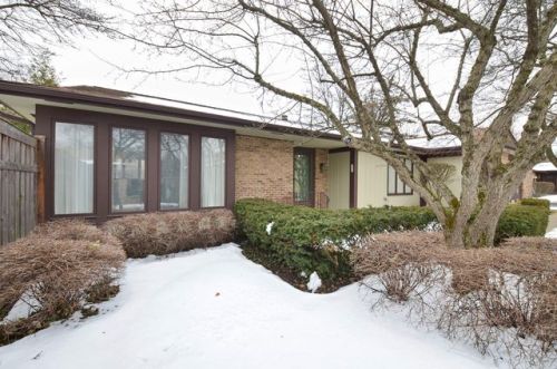1410 Estate Ln, Glenview, IL 60025-1520