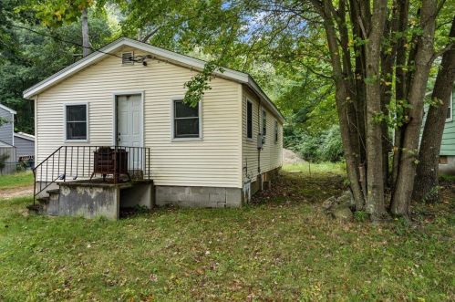 9 Hilda Ave, Derry, NH 03038-5355
