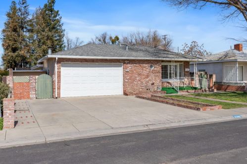 2305 Viola St, Modesto, CA 95354-1809