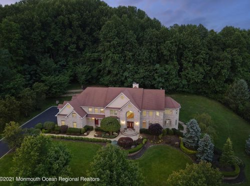 22 Winchester Ln, Holmdel Village, NJ 07733-1868