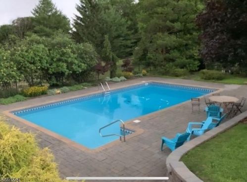 4 Sawmill Way, Flemington, NJ 08822-4516
