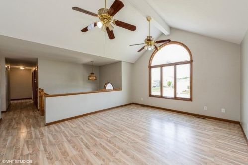 9007 Pineview Ln, Crown Point, IN 46307-1585