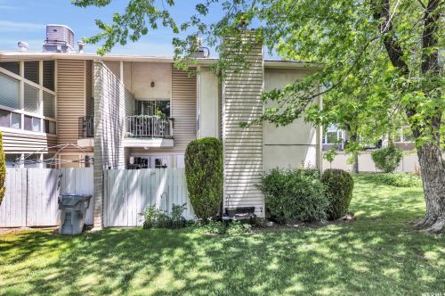 7917 Harvel Dr, Sandy UT 84070-0118 exterior