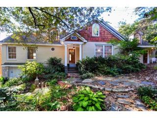 105 Parkside Cir, Decatur, GA 30030-1410