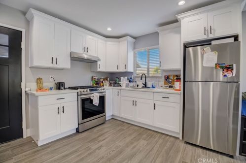 1518 Cochran St, Simi Valley CA 93065-2047 exterior