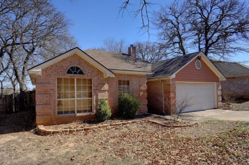 600 Inwood Rd, Azle, TX 76020-4817