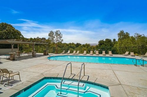 565 Granite Hl St, Simi Valley CA 93065-0614 exterior