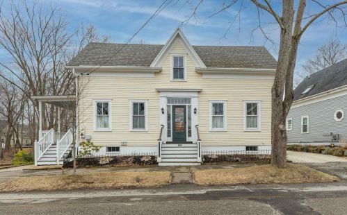 295 Thornton St, Portsmouth, NH 03801-3642