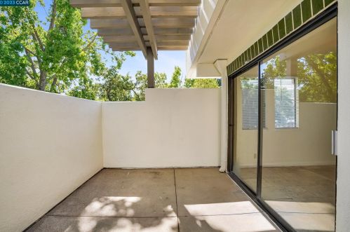 72 Mozden Ln, Concord CA  94523-3369 exterior