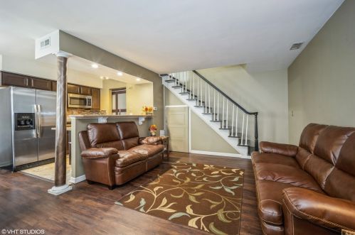 1178 Cove Dr, Wheeling, IL 60070-1905