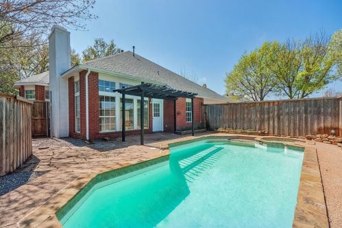 2502 Crosslands Dr, Garland TX  75040-3839 exterior