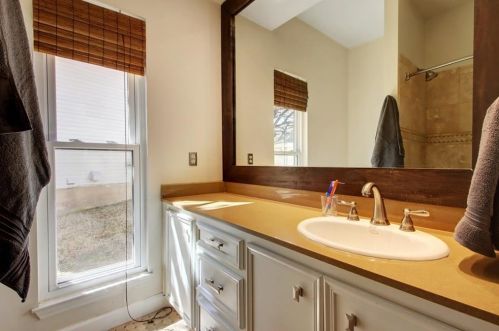 6904 Dogwood Holw, Austin TX  78750-8213 exterior