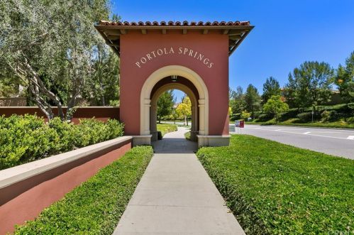 155 Pathway, Irvine CA  92618-8846 exterior