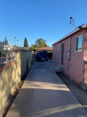132 Caldwell St, Compton CA  90220-4807 exterior