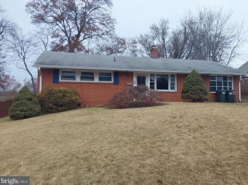 8106 Drayton Ln, Springfield, VA 22151-1814