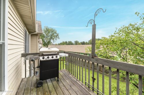 143 Mclaren Dr, Sycamore IL  60178-2256 exterior