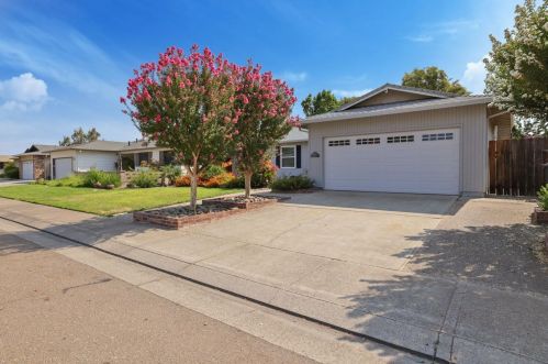 2420 Rockingham Cir, Lodi, CA 95242-4555