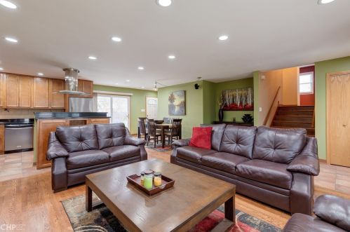 1742 Corktree Ln, Mount Prospect, IL 60056-1818