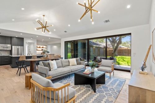 4211 Burney Dr, Austin TX  78731-1207 exterior