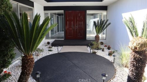 3345 Country Club Dr, Glendale CA  91208-1717 exterior