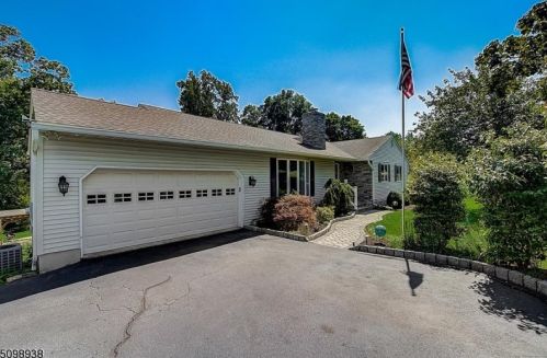 66 Sturr St, Paterson, NJ 07508-2845