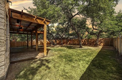 11112 Claro Vista Cv, Austin TX  78739-1917 exterior