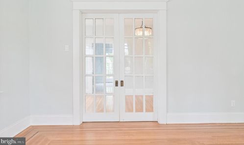 90 Holly Ave, Pitman NJ  08071-1249 exterior