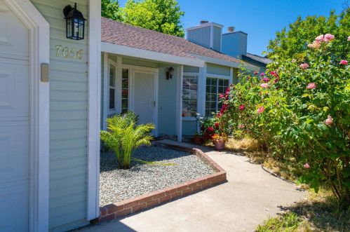 7056 Castle Creek Way, Rio Linda, CA 95673-2441
