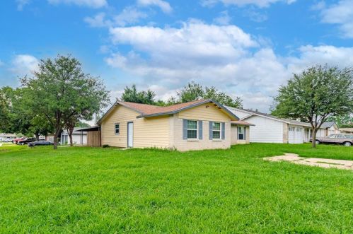 2832 Ridgeview Ln, Irving TX  75062-5222 exterior