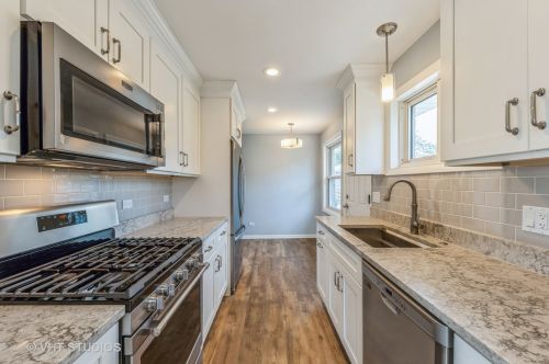 8920 National Ave, Morton Grove, IL 60053-2027