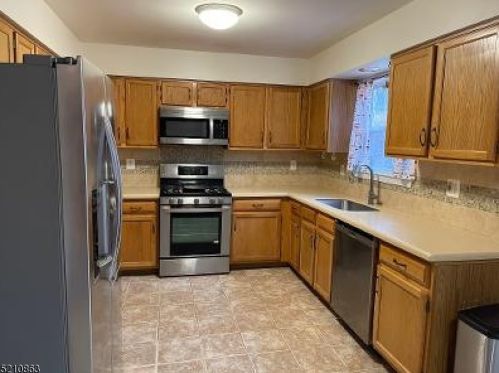 11 Crimson Ln, Dover NJ  07803-2444 exterior
