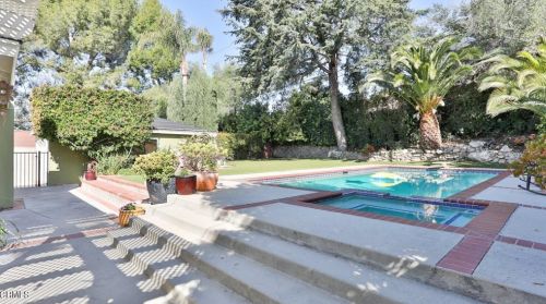 2347 Caracas St, Glendale CA  91214-3004 exterior