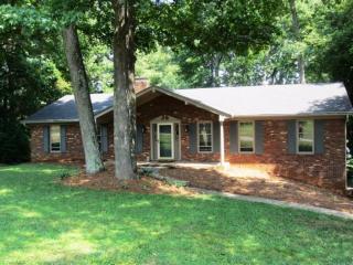 385 Longmeadow Dr, Clemmons, NC 27012-7229