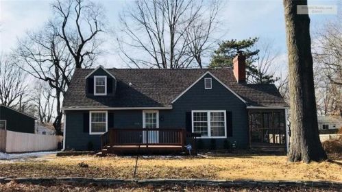 5824 Woodward St, Shawnee Mission, KS 66202-2139