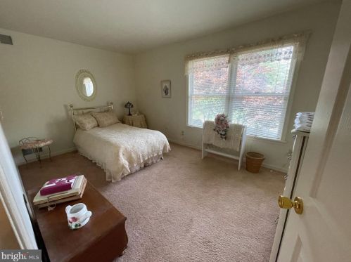 112 Bentley Ln, Lancaster PA  17603-6223 exterior