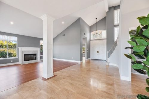 1597 Parkview Dr, Vista CA  92081-8750 exterior