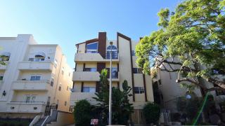 12001 Goshen Ave, Los Angeles CA  90049-6347 exterior